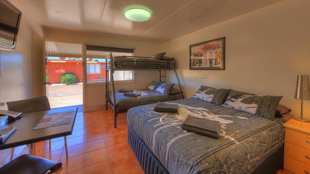 Halls Creek Motel Værelse billede
