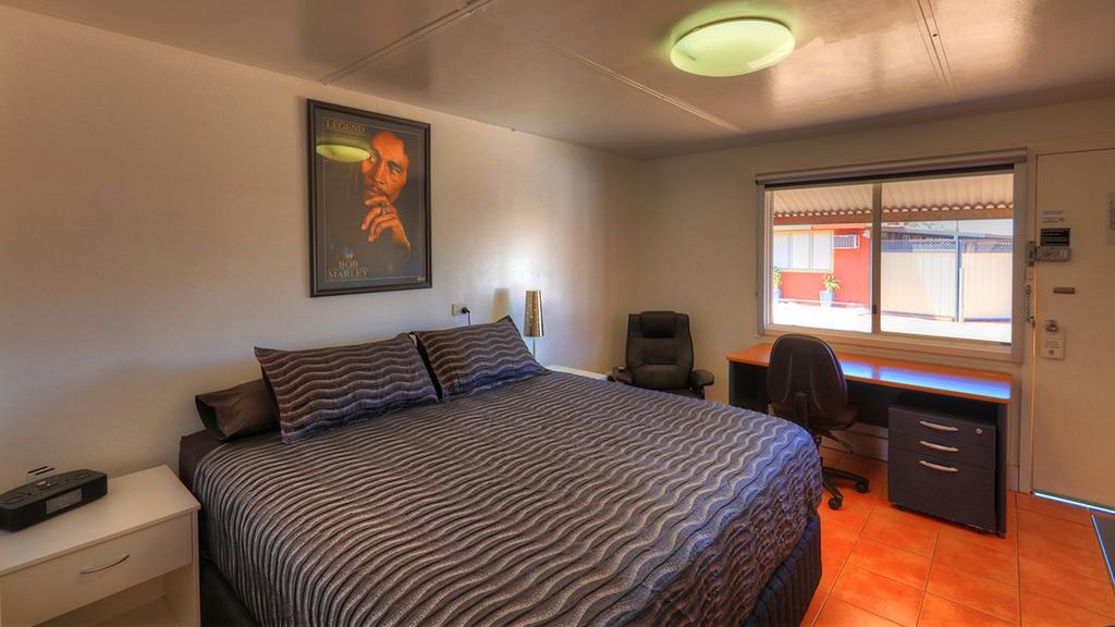 Halls Creek Motel Værelse billede